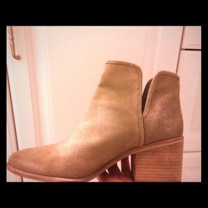 BP Barrie’s Heel Bootie/ Tan Hinge size: 9.5/10